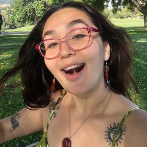 Meet your Posher, Danielle